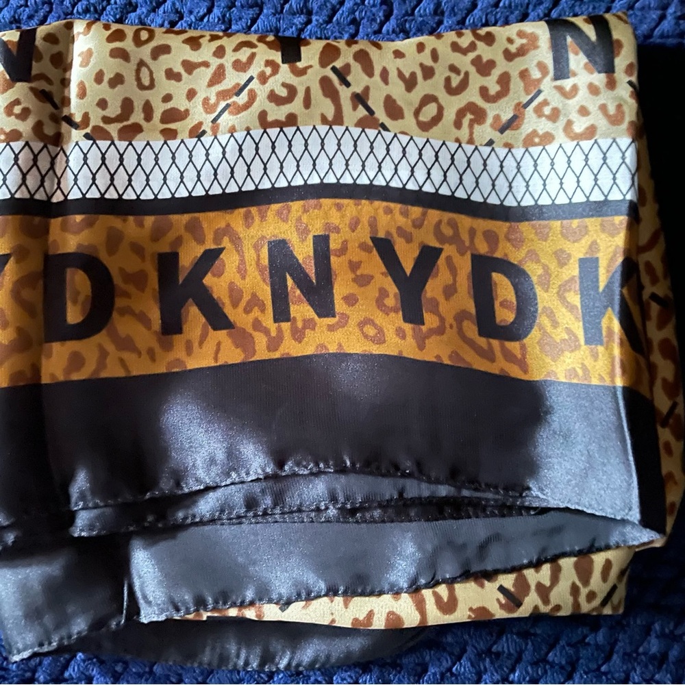 NWT DKNY LARGE POLYSILK LOGO SCARF